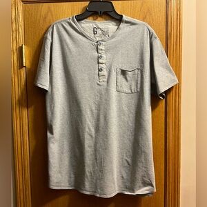 GAP Athletic Fit Men's Short Sleeve Henley 3 Button Pocket Shirt - Light Gray